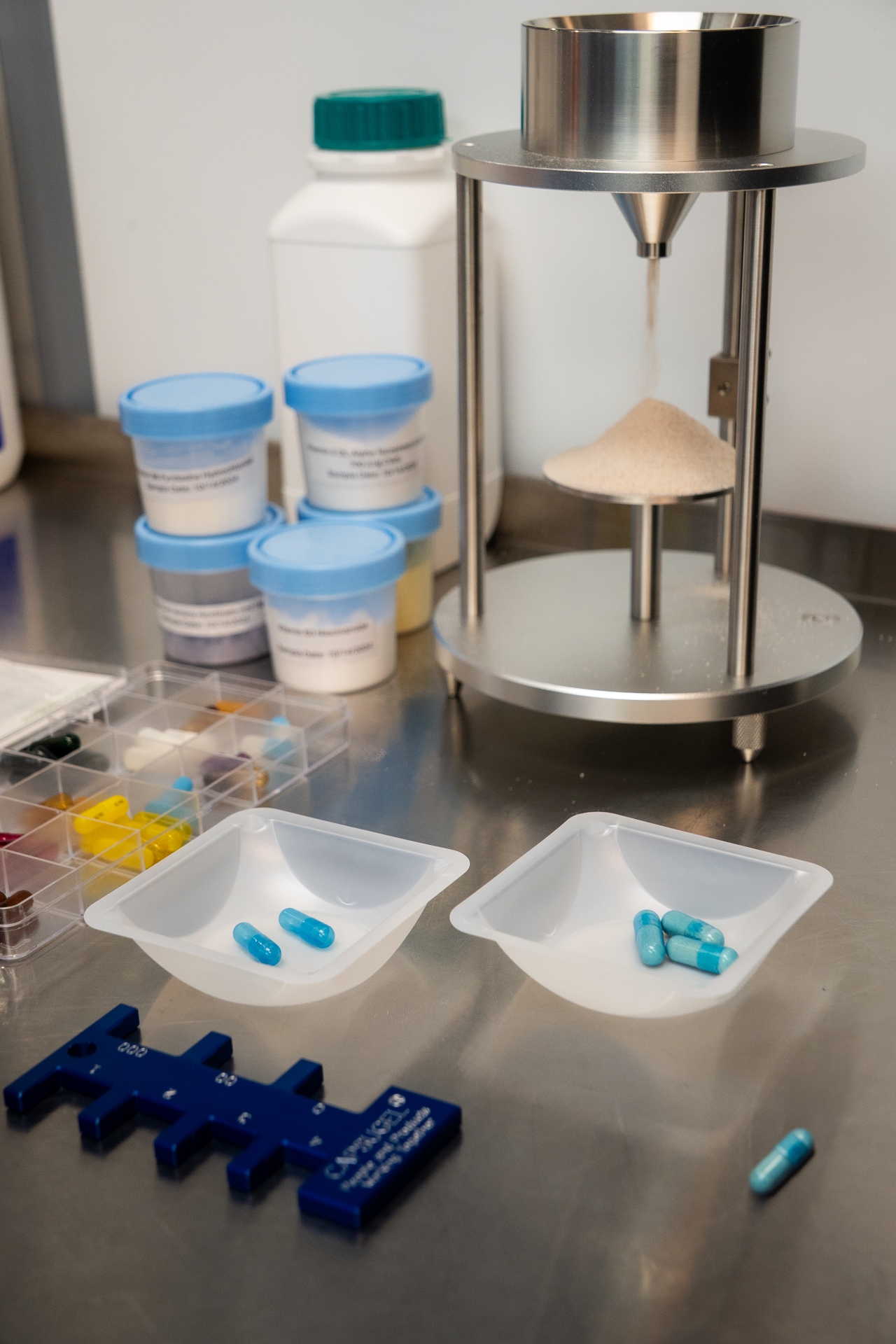 Powder flowability testing with capsule prototypes in the Mayd Nutra Labs R&D lab